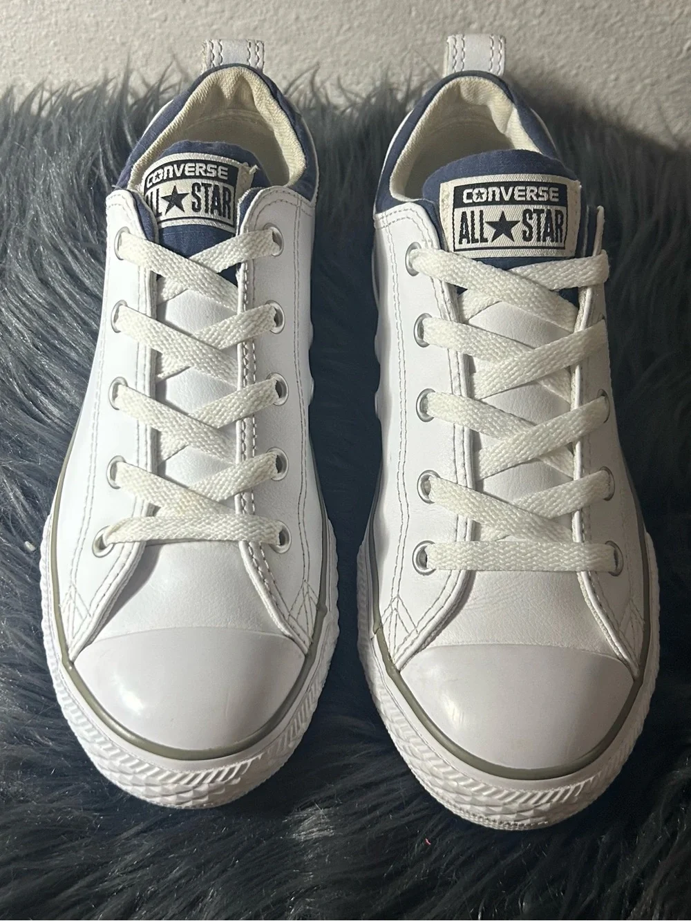 Converse Chuck Taylor All Star Leather White Low-Top Sneakers Size 4